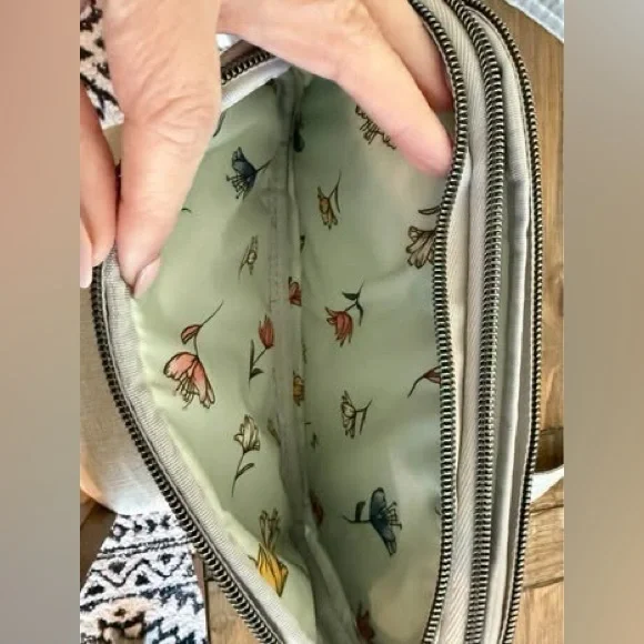 Lug Woven Pattern Crossbody Bag - Light Gray - Picture 5 of 10